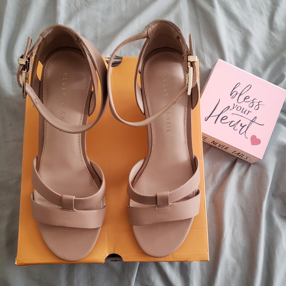 Kelly & Katie - Heister Wedge Sandal Size 9